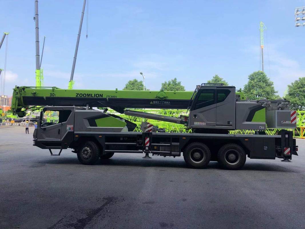 Автокран шоссейный Zoomlion ZTC300V
