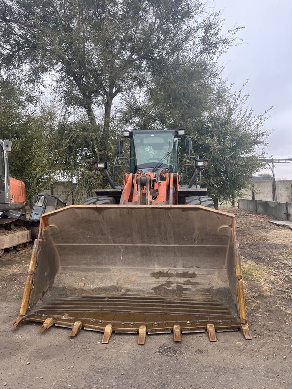 Фронтальный погрузчик HITACHI ZW220-5A