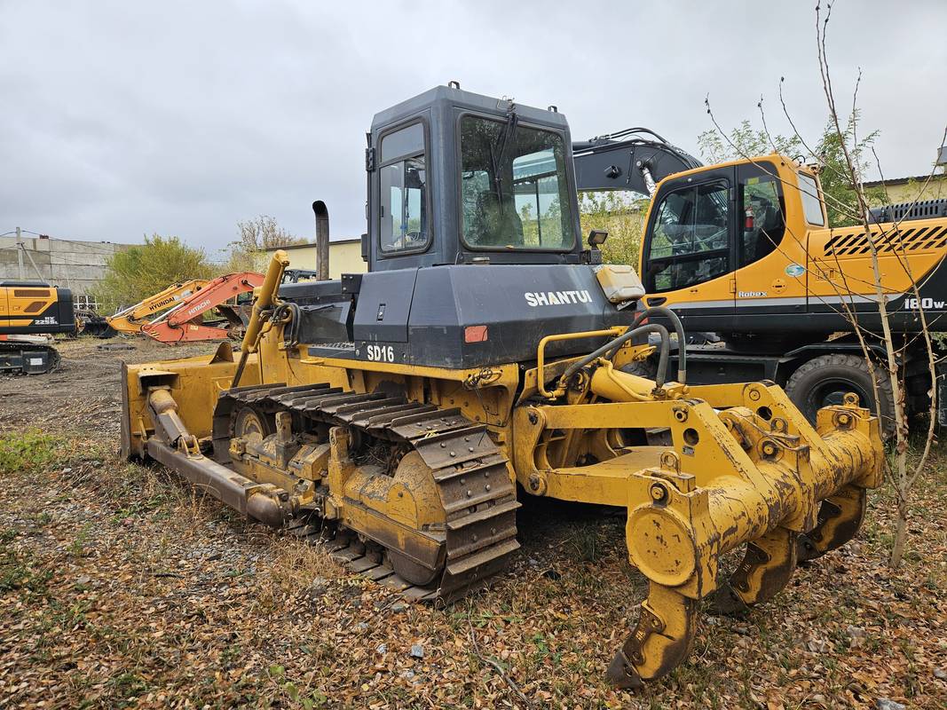 Бульдозер SHANTUI SD16