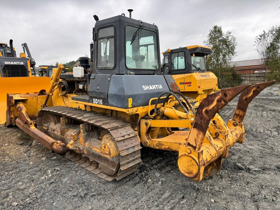 Бульдозер SHANTUI SD16