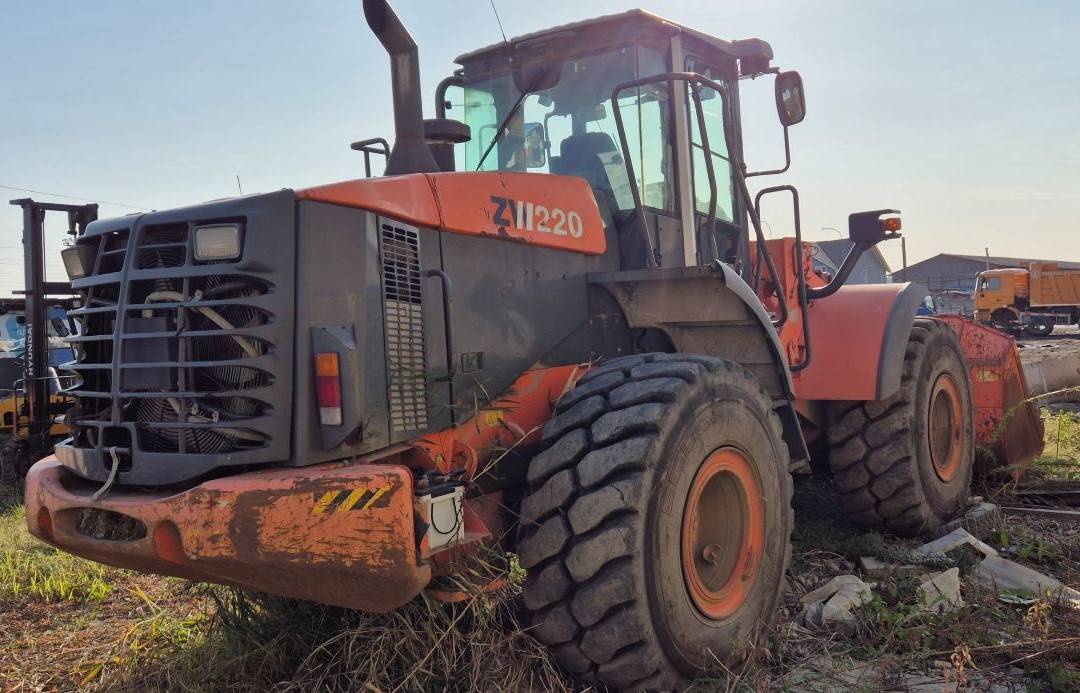 Фронтальный погрузчик HITACHI ZW220