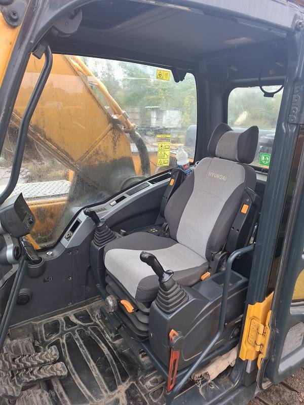 Экскаватор гусеничный Hyundai R300LC-9S