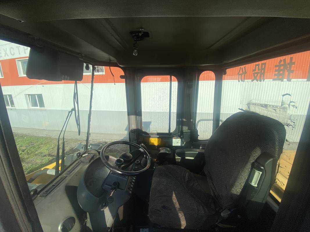 Фронтальный погрузчик Shantui SL60W(1)