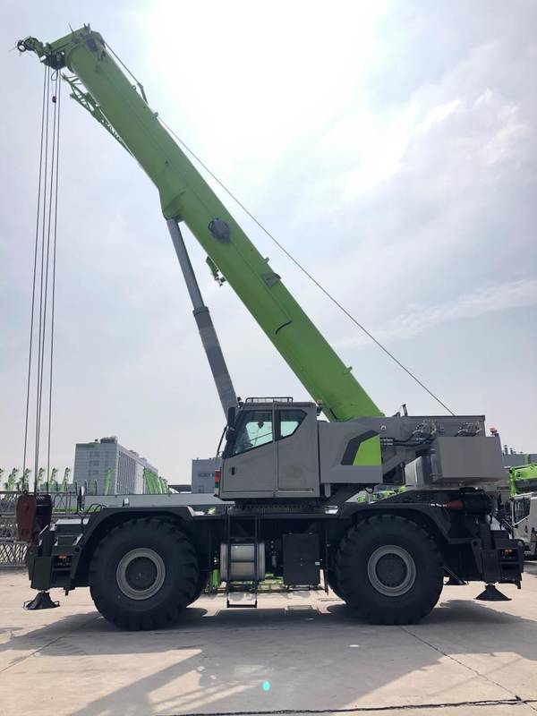 Кран короткобазный Zoomlion ZRT400