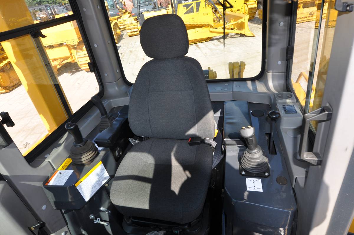 Бульдозер SHANTUI SD20-B6