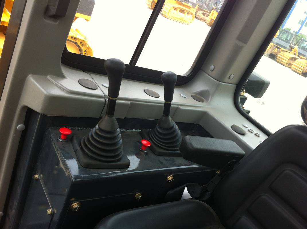 Бульдозер SHANTUI SD16