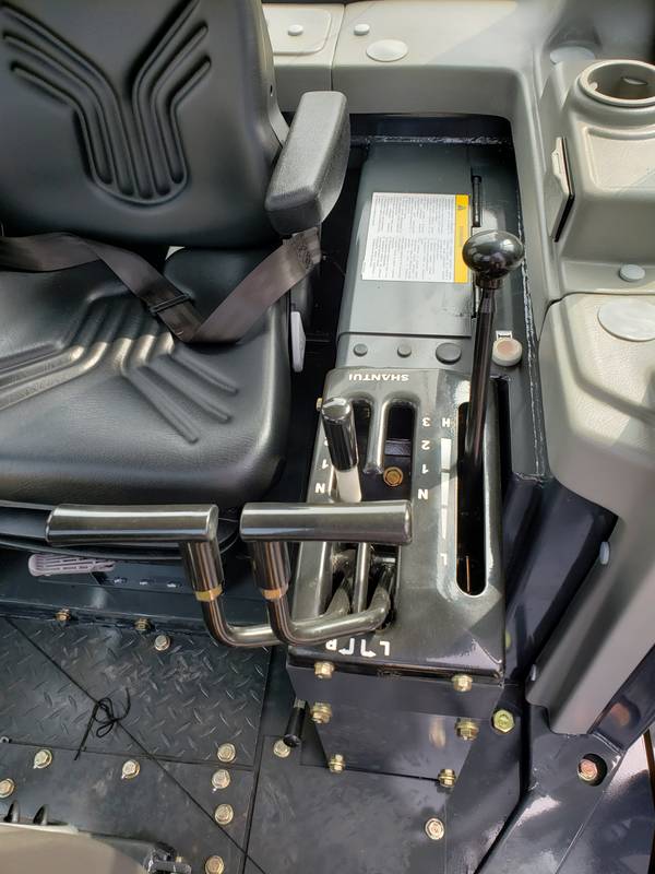 Бульдозер SHANTUI SD16