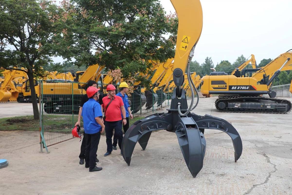 Гусеничный перегружатель Shantui SE450M