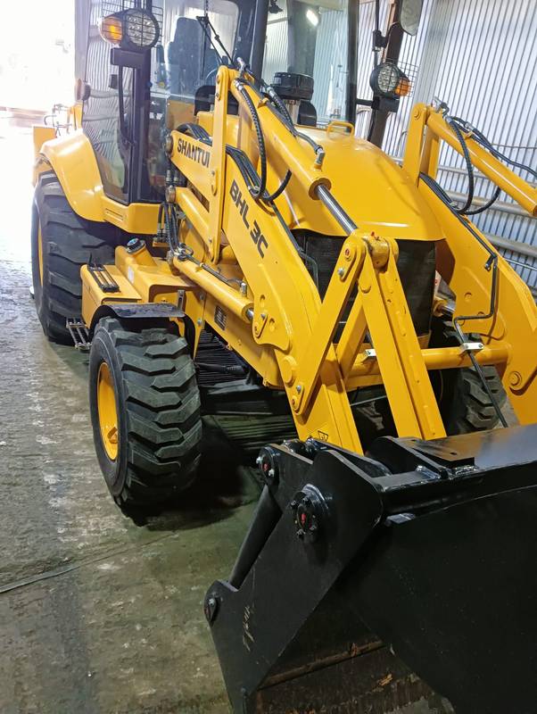 Экскаватор-погрузчик SHANTUI BHL3C