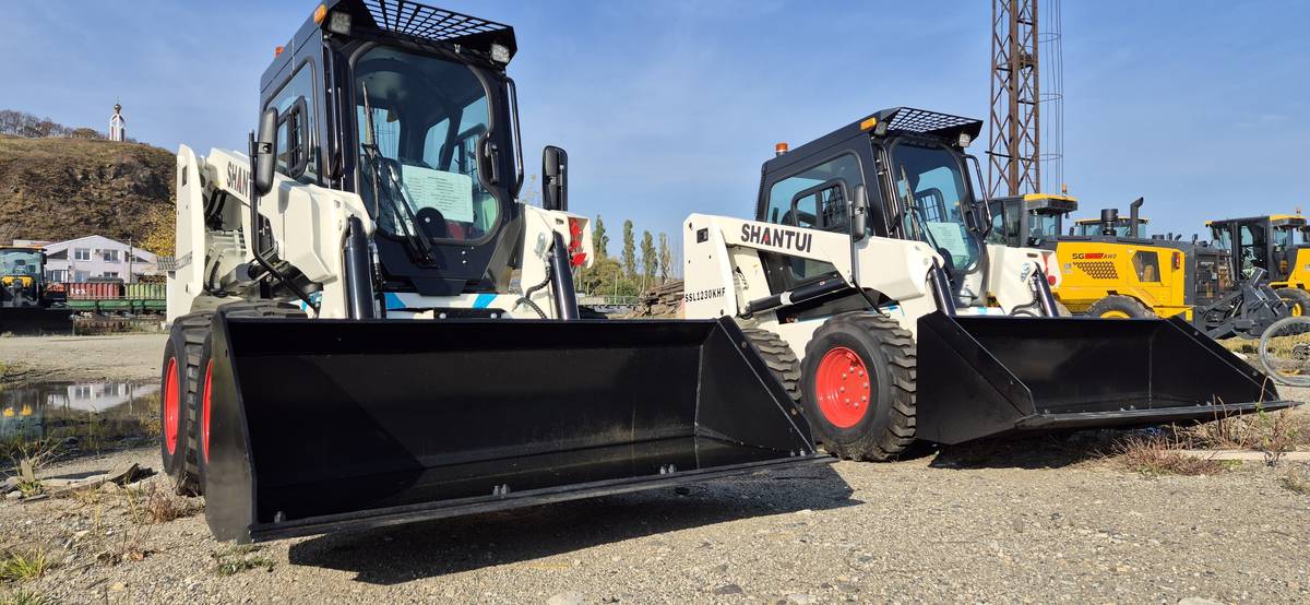 Мини-погрузчик фронтальный одноковшовый SHANTUI SSL1230KHF