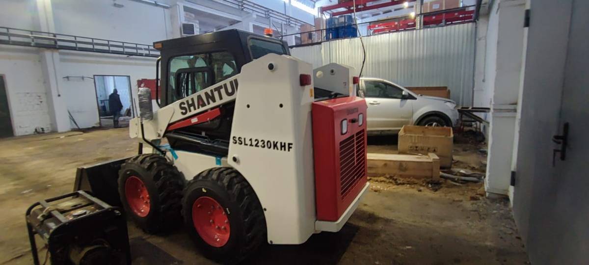 Мини-погрузчик фронтальный одноковшовый SHANTUI SSL1230KHF