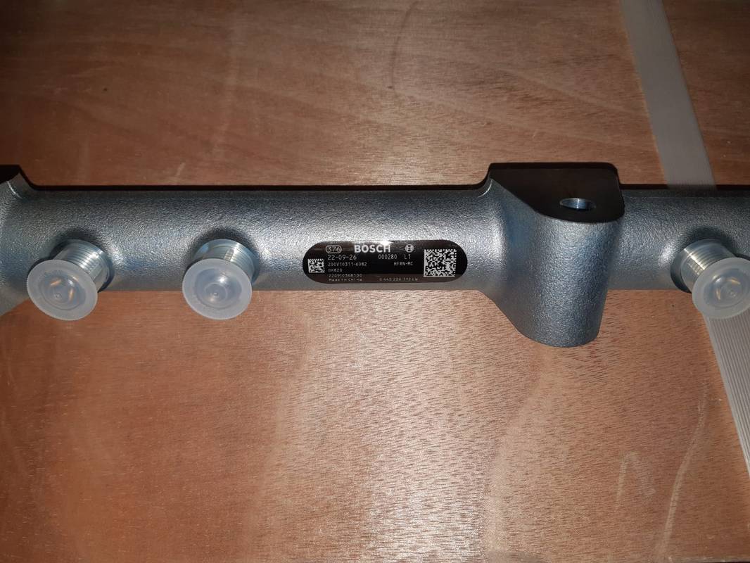 Рейка топливная (с датчиком давления и предохранительным клапаном)