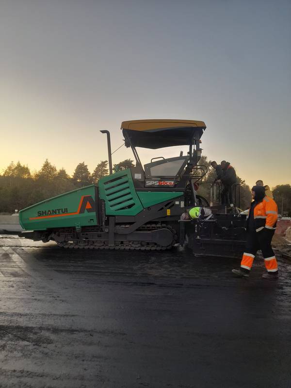 Асфальтоукладчик Shantui SPS60-C6